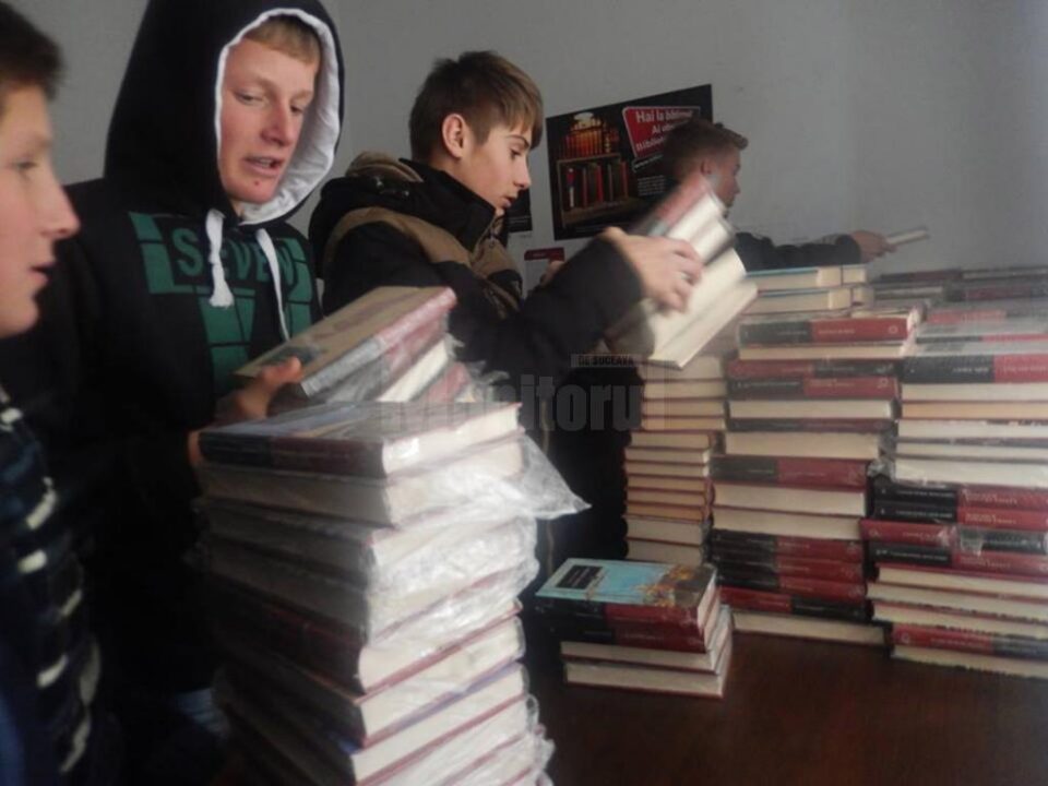 Biblioteca Comunală Șerbăuți s-a îmbogățit cu 1.000 de volume de carte
