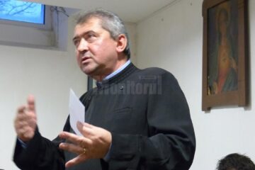Preotul paroh Viorel Vârlan