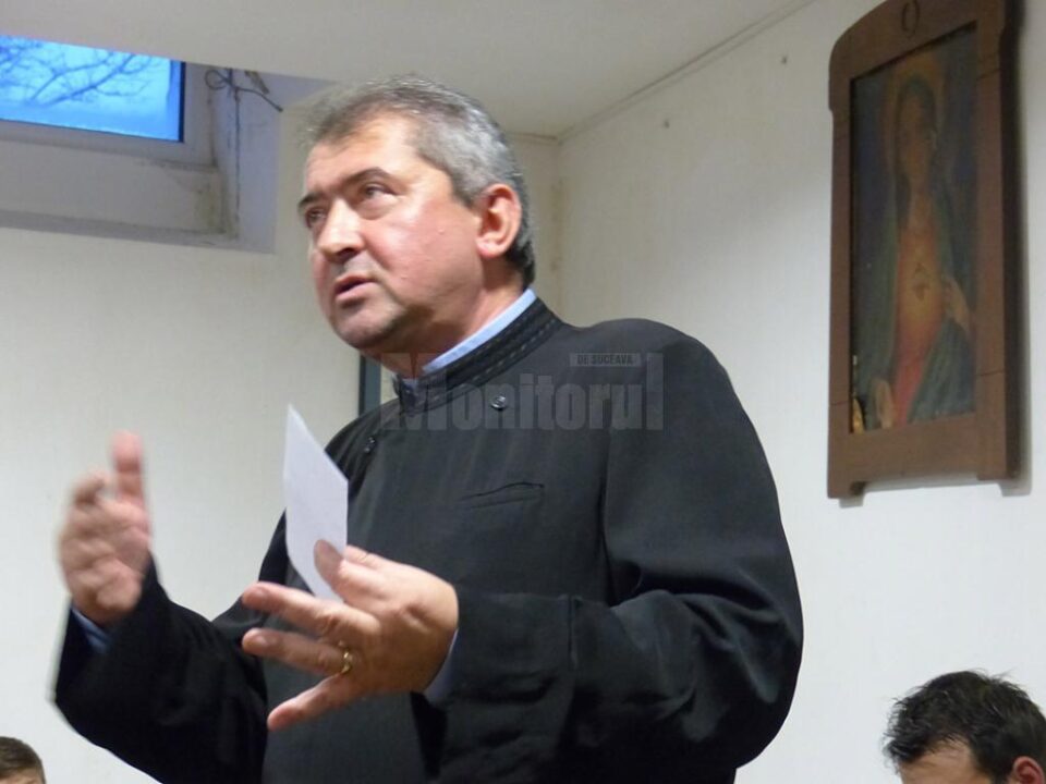 Preotul paroh Viorel Vârlan