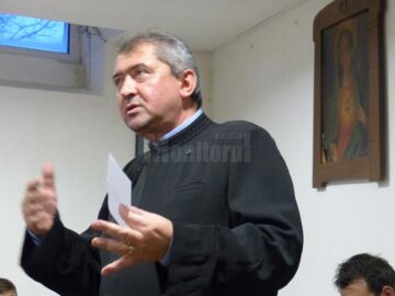 Preotul paroh Viorel Vârlan