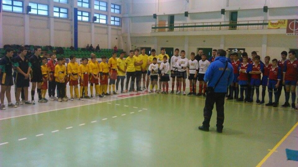 Cupa „Moș Crăciun” la rugby-tag a adunat peste 100 de elevi