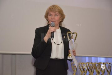 Lucia Condrea: „Nu am dorit decât ca o parte din sufletul meu să ajungă și în casele dumneavoastră”. Foto: ArTiStul