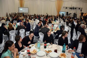 O seară magică, plină de emoție, cu 10 Oameni Mari și un Pitic. Foto: ArTiStul
