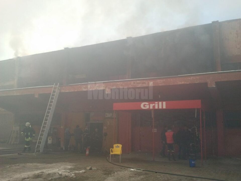 Centrul Comercial Rozita, distrus de un incendiu azi dimineață