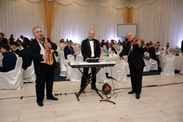 Cafe-Concert susținut de artiștii Ciprian Cuzic, Gelu Cuzic și Trifan Leancă. Foto: Foto: ArTiStul