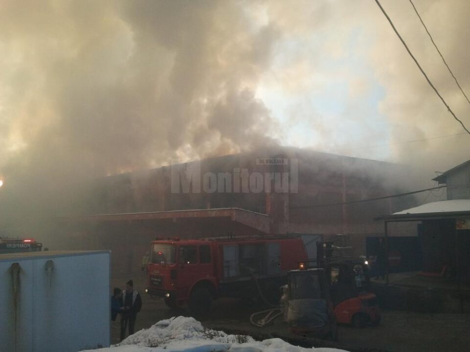 Centrul Comercial Rozita, distrus de un incendiu azi dimineață