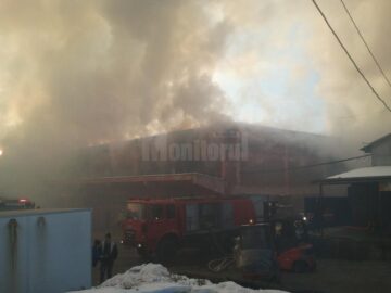 Centrul Comercial Rozita, distrus de un incendiu azi dimineață