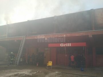 Centrul Comercial Rozita, distrus de un incendiu azi dimineață