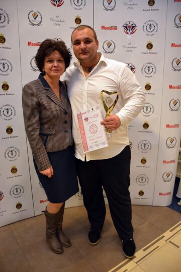 Bogdan Ailincă și președinta Salvati Copiii Suceava, Camelia Iordache. Foto: ArTiStul