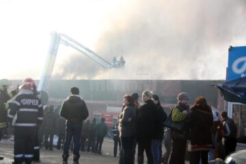 Centrul Comercial Rozita, distrus complet. 141 de standuri cu marfă făcute scrum și peste 50 de comercianți ruinați
