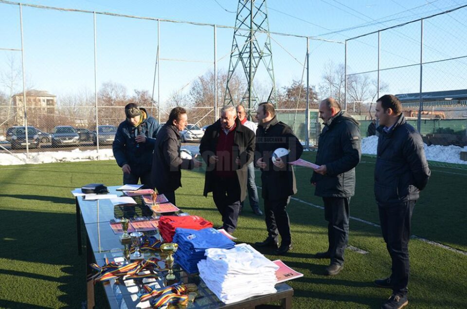 Cei care s-au remarcat pe durata ediției a IV-a a Campionatului județean de old-boys au fost recompensați în cadrul festivității de premiere Cei care s-au remarcat pe durata ediției a IV-a a Campionatului județean de old-boys au fost recompensați în cadrul festivității de premiere