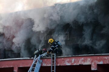 Centrul Comercial Rozita, distrus complet. 141 de standuri cu marfă făcute scrum și peste 50 de comercianți ruinați