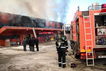 Centrul Comercial Rozita, distrus complet. 141 de standuri cu marfă făcute scrum și peste 50 de comercianți ruinați