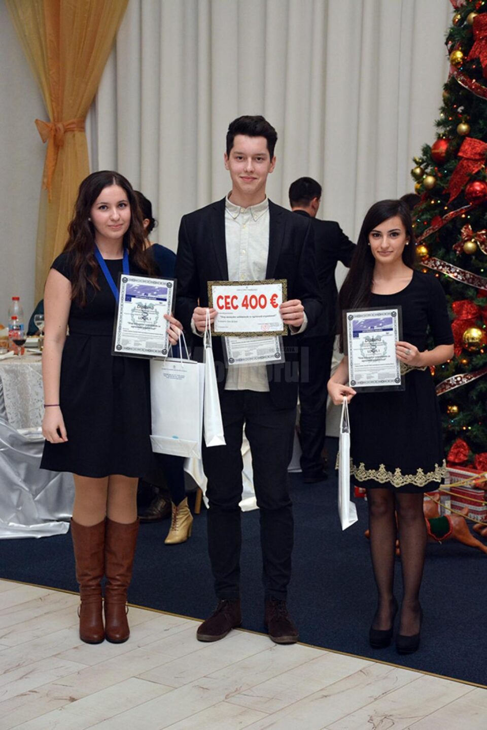 La categoria Elevi, pe locul I s-au clasat Andreea Cioban, Tudor Laurențiu Dascălu și Andreea Maria Lucasevici, de la Colegiul „Petru Rareș”