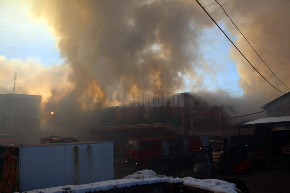 Incendiul a cuprins întreaga clădire