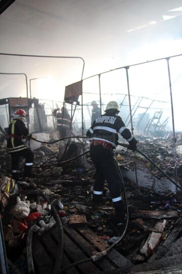 Pagube de peste două milioane de euro, în incendiul de la Rozita