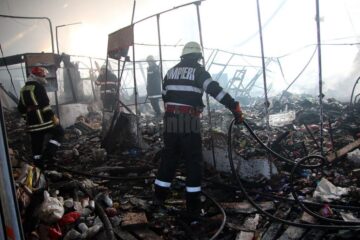 Pagube de peste două milioane de euro, în incendiul de la Rozita