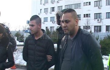 Suspecți de furturi în toată țara, prinși la Suceava, cu o plasă de bijuterii și o valiză de bani la ei