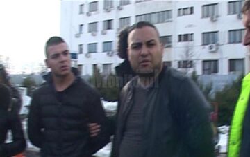Suspecți de furturi în toată țara, prinși la Suceava, cu o plasă de bijuterii și o valiză de bani la ei
