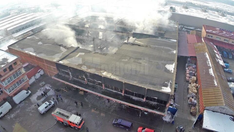 Flăcările au făcut prăpăd, înghițind toate cele 141 de standuri