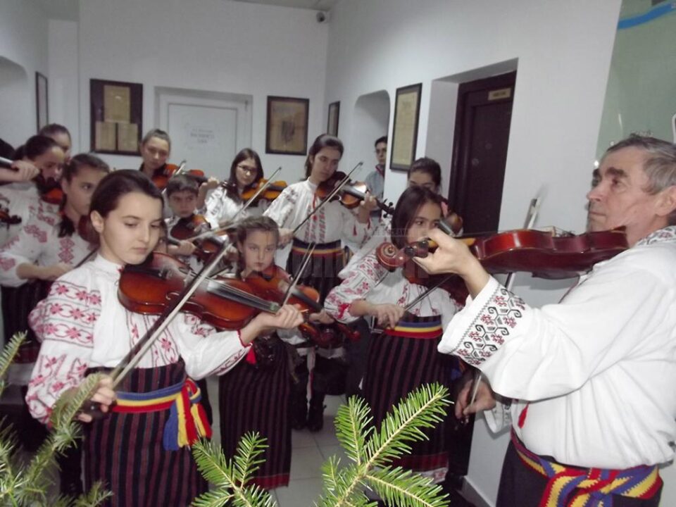 “Noițele” din Bogdănești, cu colinda la Monitorul de Suceava