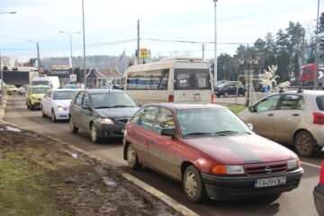 Trafic de coșmar pe străzile Sucevei, înaintea Crăciunului