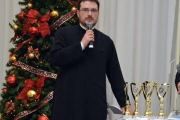Preotul Gabriel Herea, la Gala „Top 10 Suceveni”. Foto ArTiStul