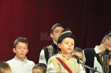 Concert de colinde oferit de Grupul psaltic „Sfântul Ioan cel Nou” și Școala Gimnazială Nr. 1