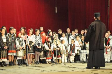 Elevii claselor a IV-a de la Școala Gimnazială Nr. 1