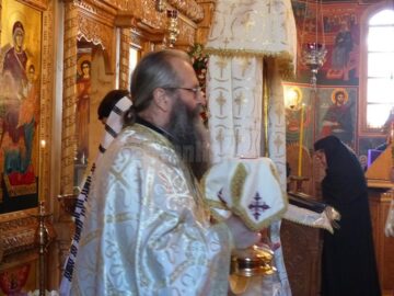 Zeci de credincioși au participat joi la Hramul Mănăstirii Voroneț, de Sfântul Cuvios Daniil Sihastrul