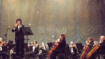 Dirijorul și solistul la saxofon Adrian Petrescu