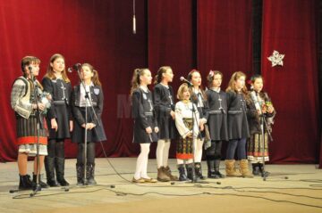 Concert de colinde oferit de Grupul psaltic „Sfântul Ioan cel Nou” și Școala Gimnazială Nr. 1