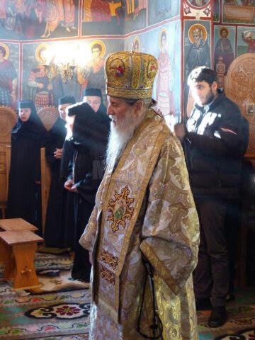 Zeci de credincioși au participat joi la Hramul Mănăstirii Voroneț, de Sfântul Cuvios Daniil Sihastrul