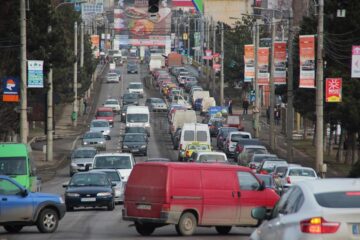 Trafic de coșmar pe străzile Sucevei, înaintea Crăciunului