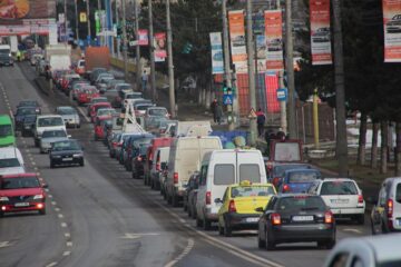 Trafic de coșmar pe străzile Sucevei, înaintea Crăciunului