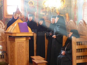 Zeci de credincioși au participat joi la Hramul Mănăstirii Voroneț, de Sfântul Cuvios Daniil Sihastrul