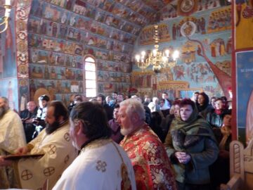Zeci de credincioși au participat joi la Hramul Mănăstirii Voroneț, de Sfântul Cuvios Daniil Sihastrul