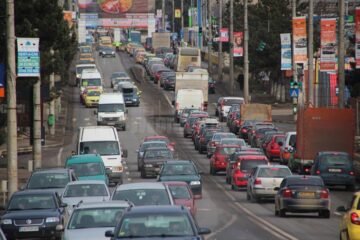 Trafic de coșmar pe străzile Sucevei, înaintea Crăciunului