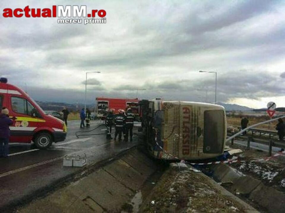 Accidentul s-a soldat cu decesul a două persoane și rănirea altor șapte. Foto: www.turnulsfatului.ro