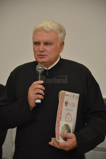 Minu Mititelu, preotul care adună sub acoperișul parohiei sale copii și oameni ai străzii. Foto: ArTiStul