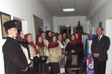 Elevi de la Școala Populară de Arte „Ion Irimescu”, cu colinda la Monitorul de Suceava
