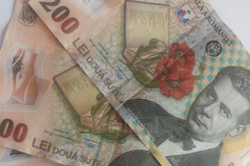 Femeia a fost înșelată de un „valutist” cu 1.250 de lei