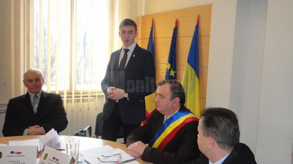 Luca-Marius Ciubotaru, a primit, ieri după-amiază, titlul de Cetățean de Onoare al municipiului Rădăuți Luca-Marius Ciubotaru, a primit, ieri după-amiază, titlul de Cetățean de Onoare al municipiului Rădăuți