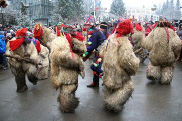 Sucevenii au admirat peste 1.500 de urători, la Festivalul de datini și obiceiuri de Anul Nou