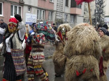 Sucevenii au admirat peste 1.500 de urători, la Festivalul de datini și obiceiuri de Anul Nou