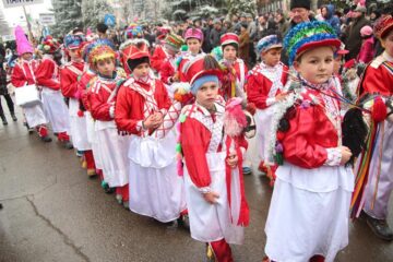 Aproximativ 1500 de urători din întreg județul au participat la spectacolul de sâmbătă