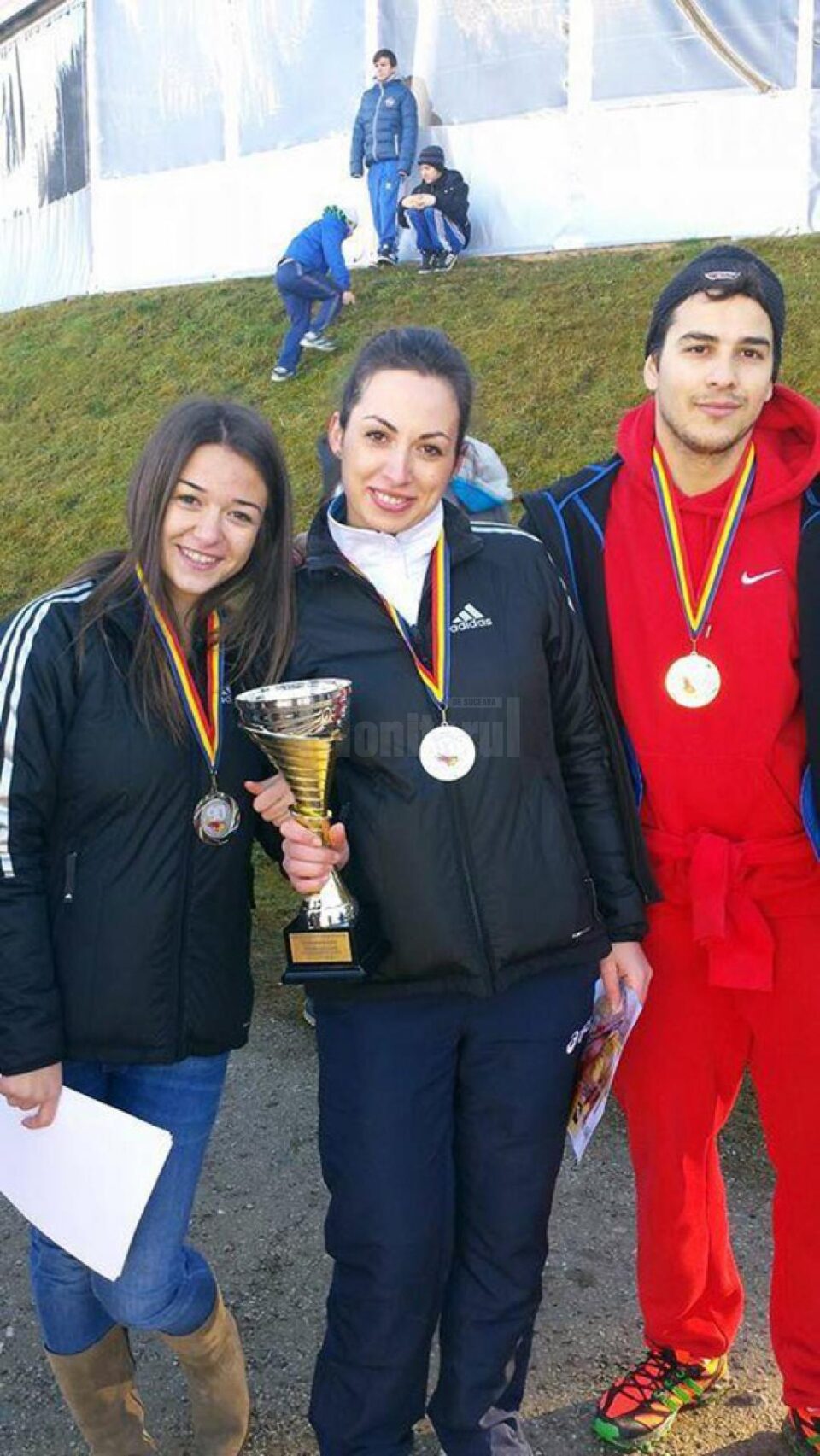 Cei trei medaliați ai CSI Vatra Dornei, Ramona Arcoș, Delia Ivaș și Dorin Velicu