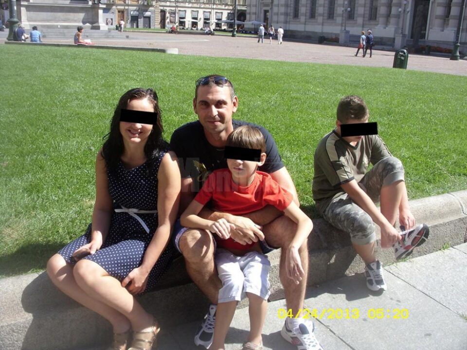 Ionel Schipor, șotia și cei doi copii ai lor