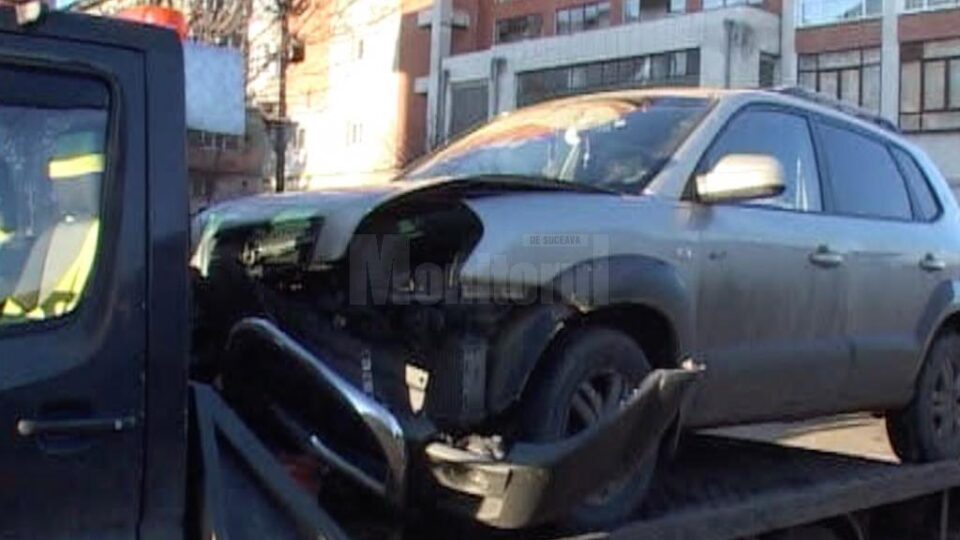 Autoturismul Hyundai care a lovit mașina Prefecturii