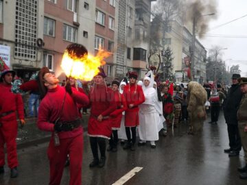 Sucevenii au admirat peste 1.500 de urători, la Festivalul de datini și obiceiuri de Anul Nou